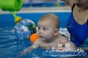 До краев воды полна, лейка поливалка.